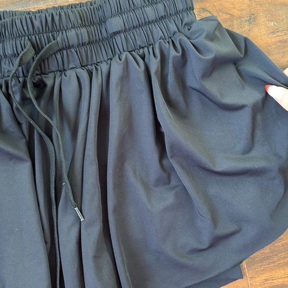 Amazon flowy shorts - Picture 3 of 3